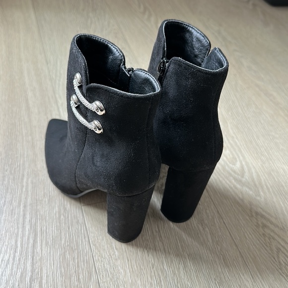 4” suede block heel pointed toe boots - Picture 4 of 4